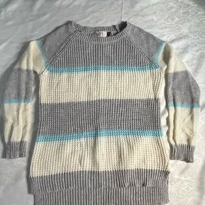SO woman’s size XS gray blue and cream sweater